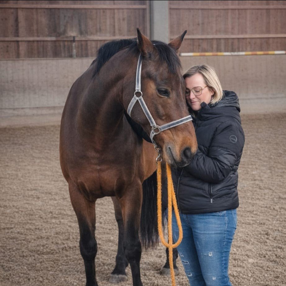 Caroline Stiegler – Die Herzenssprecherin bei der pferdegestützten Trauerbegleitung in Salzburg.
